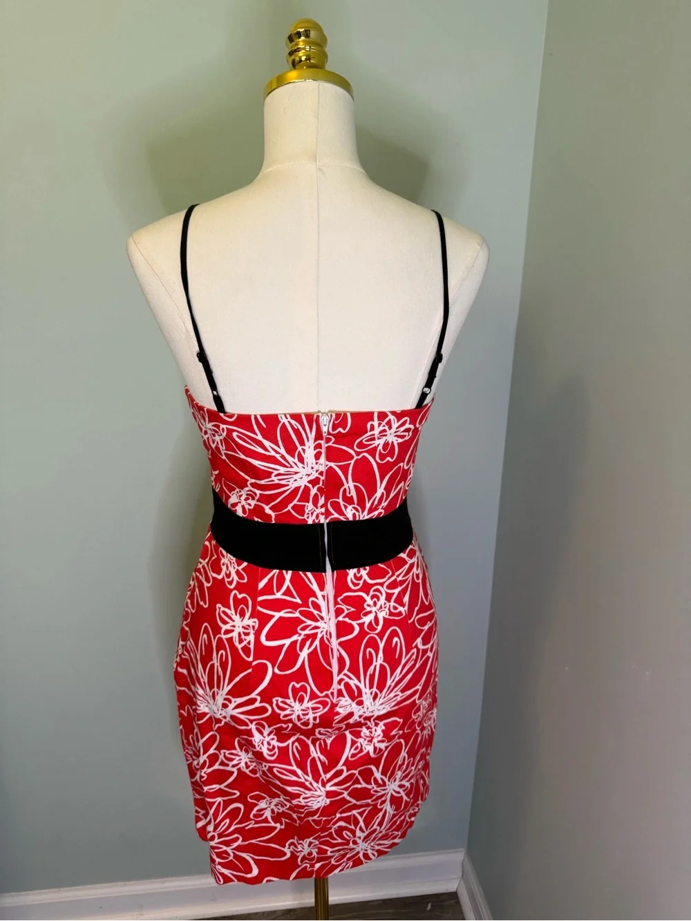 B. Smart Red & White Abstract Floral Mini Dress Black Bow Sweetheart Neck Size 6 - Picture 3 of 8